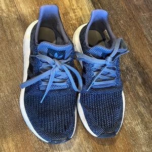 Navy Adidas Swift Run